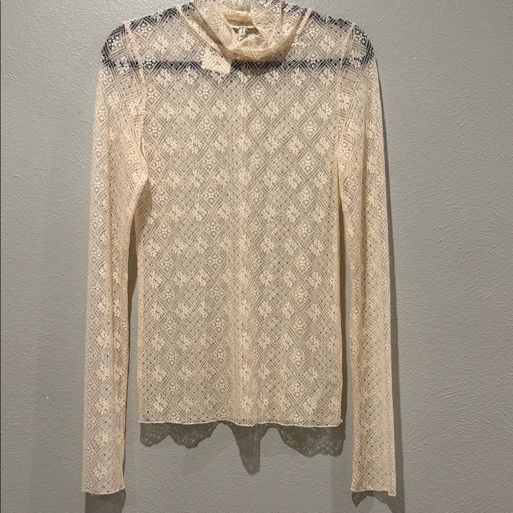 Lace Long-Sleeve Turtleneck Top - Cream. PTP 17-18”, Length 27”
